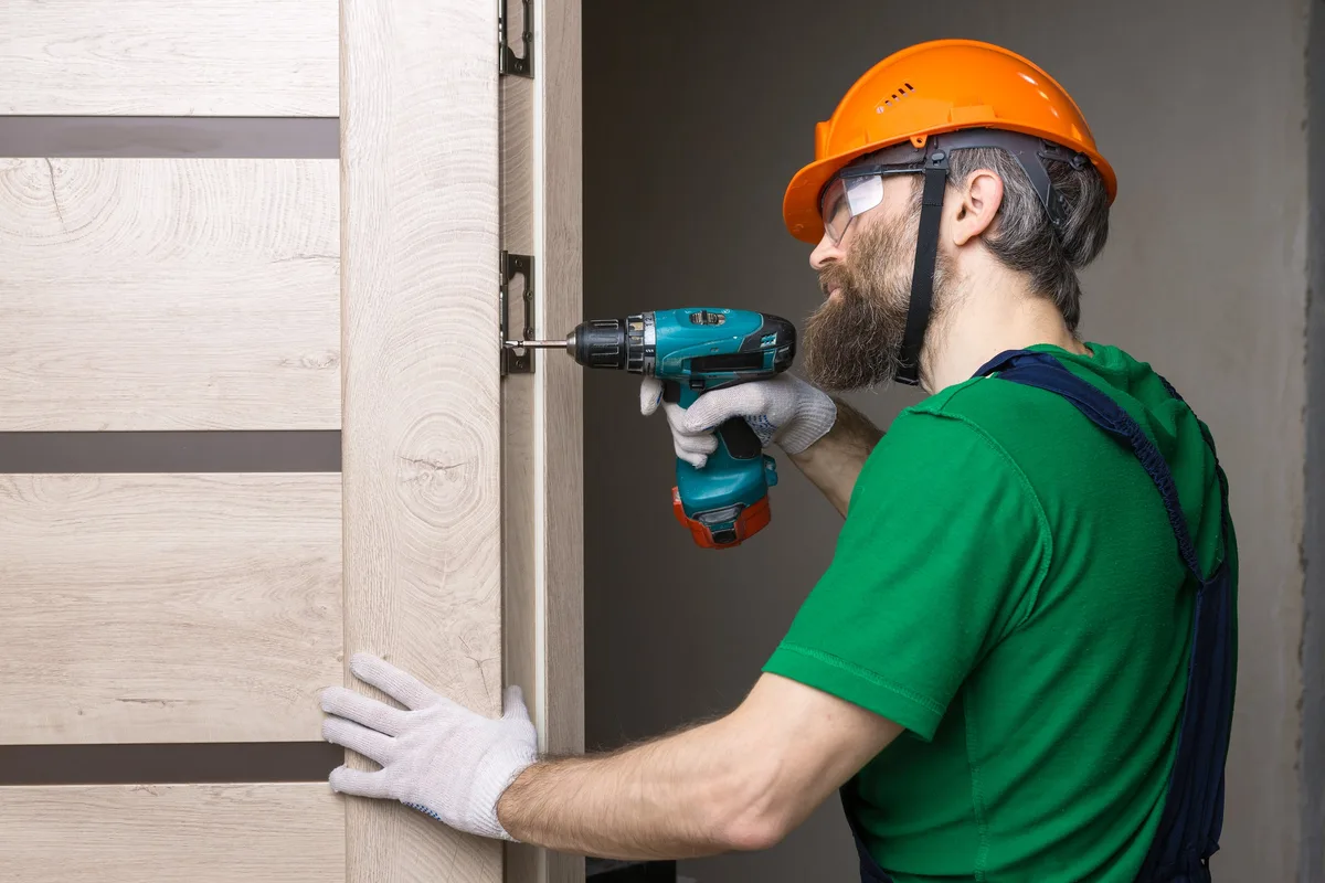 Serrurier professionnel en intervention — Serrurier Nice Artisan, Nice